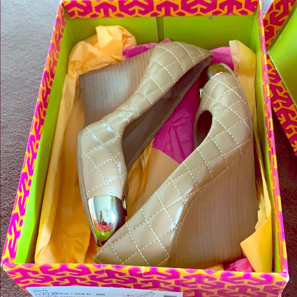 Nude Tory Burch Wedges